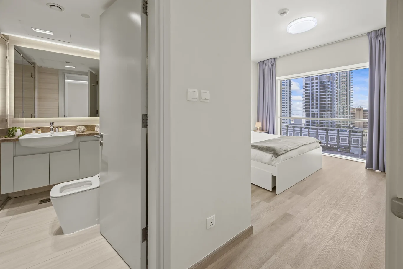Holiday Home Photoshoot in Marina Tower Dubai | Masoud Raoufi Photography Services Holiday Home Photoshoot in Marina Tower Dubai