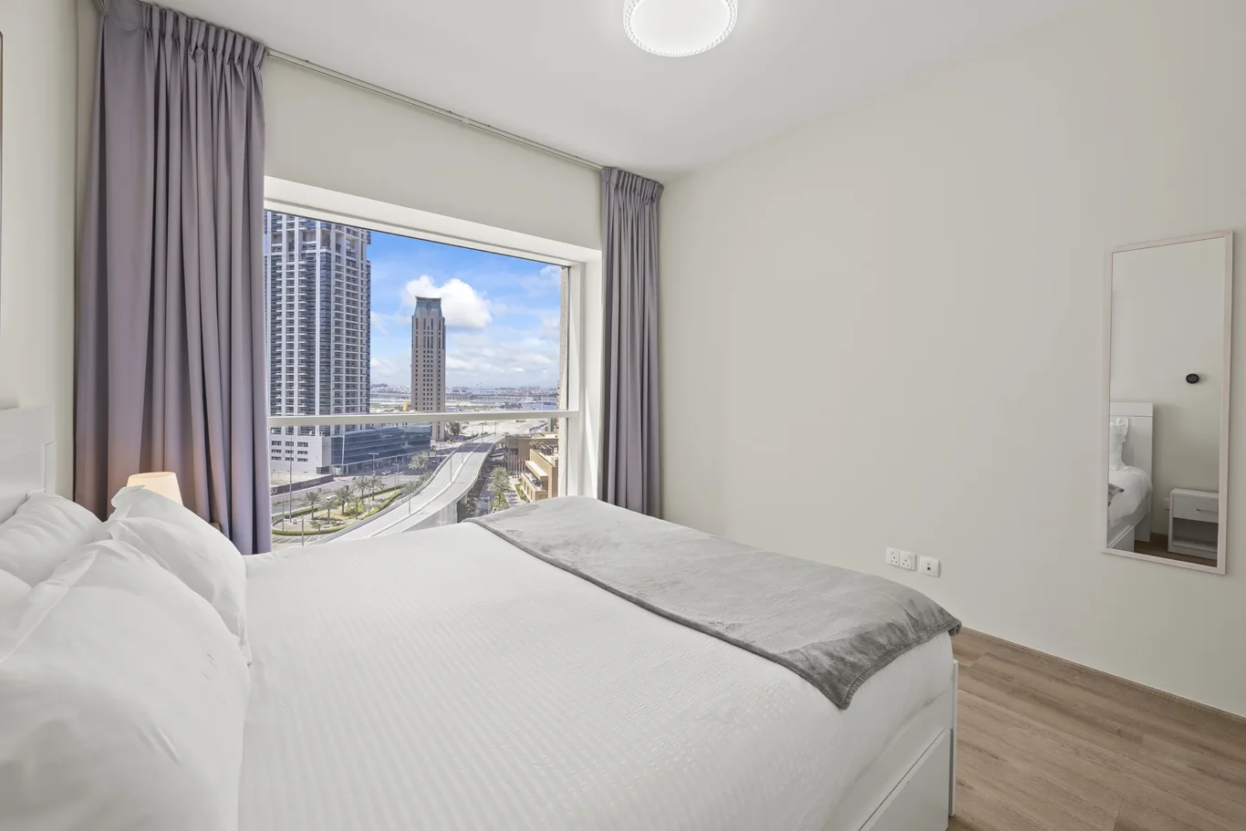 Holiday Home Photoshoot in Marina Tower Dubai | Masoud Raoufi Photography Services Holiday Home Photoshoot in Marina Tower Dubai