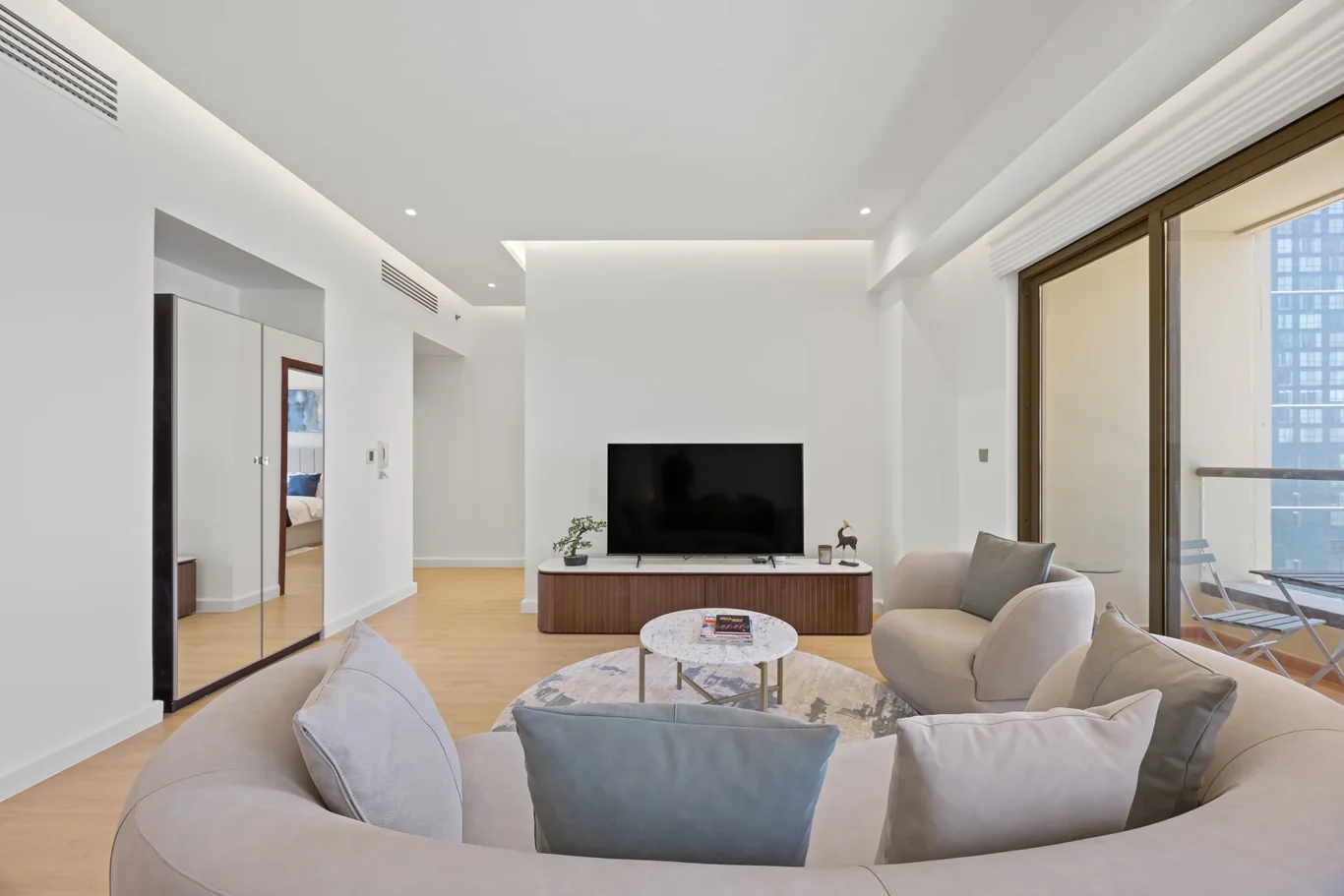JBR Shams 4 | ProfessionalAirbnb Photoshoot in Dubai | Masoud Raoufi Photography Services JBR Shams 4 | ProfessionalAirbnb Photoshoot in Dubai