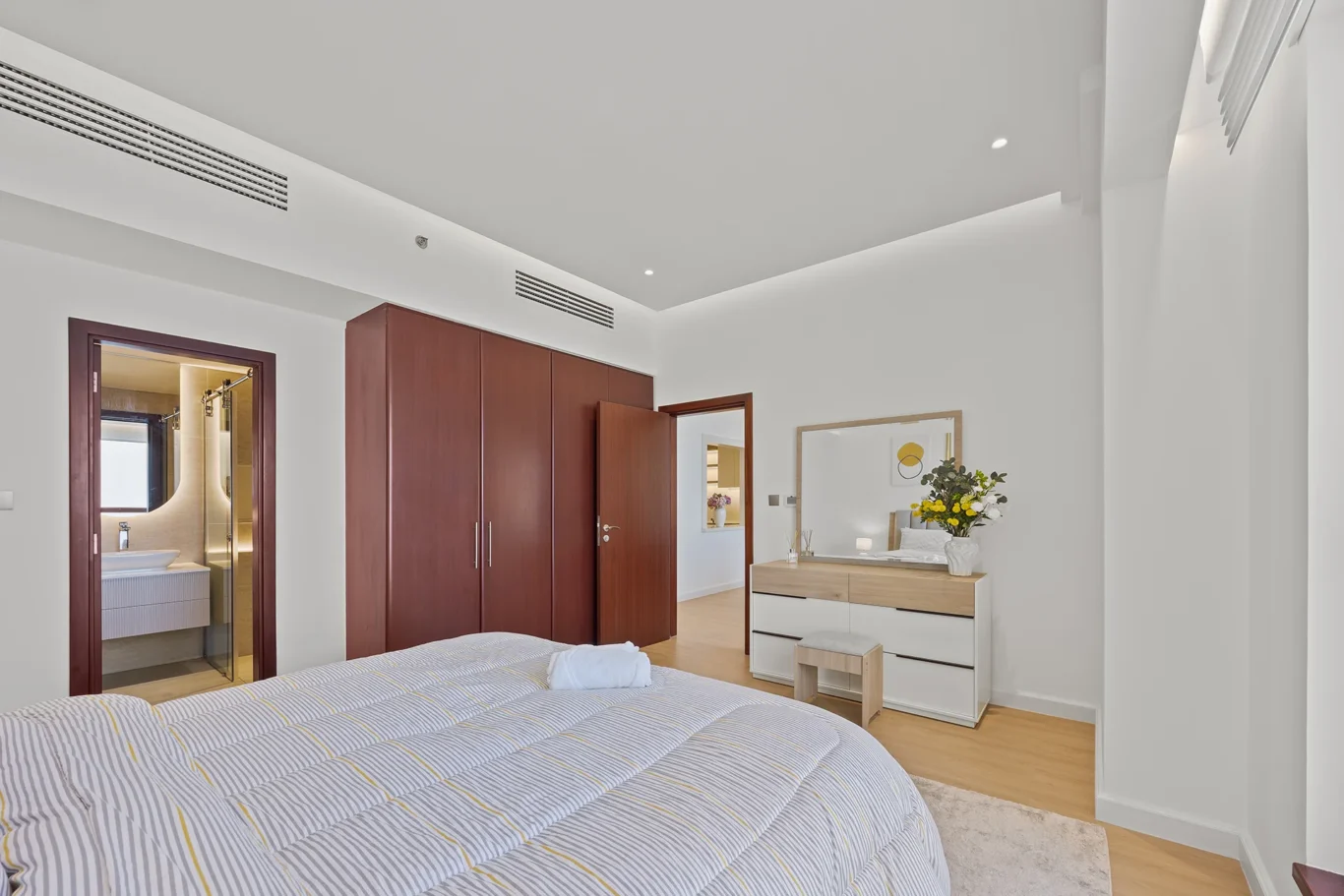 JBR Shams 4 | ProfessionalAirbnb Photoshoot in Dubai | Masoud Raoufi Photography Services JBR Shams 4 | ProfessionalAirbnb Photoshoot in Dubai
