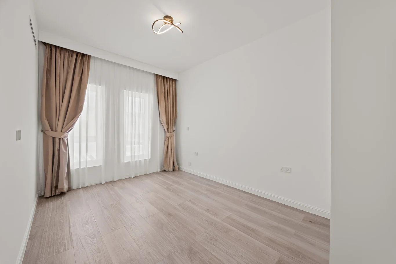 Duplex Villa Photography in Emirates Hills | Apex Homes Co | Masoud Raoufi Photography Services Duplex Villa Photography in Emirates Hills | Apex Homes Co