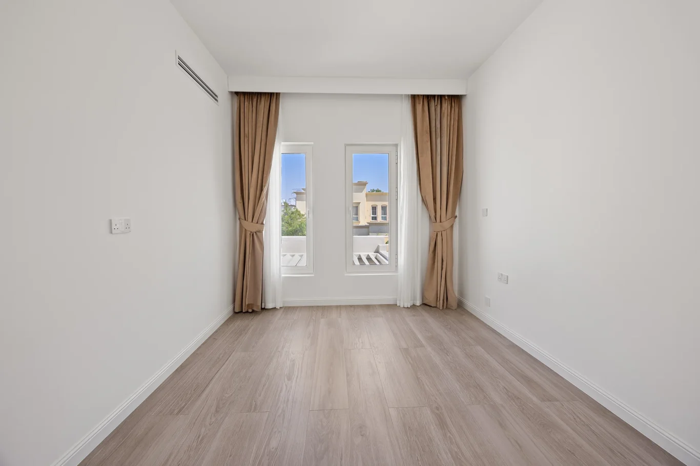 Duplex Villa Photography in Emirates Hills | Apex Homes Co | Masoud Raoufi Photography Services Duplex Villa Photography in Emirates Hills | Apex Homes Co