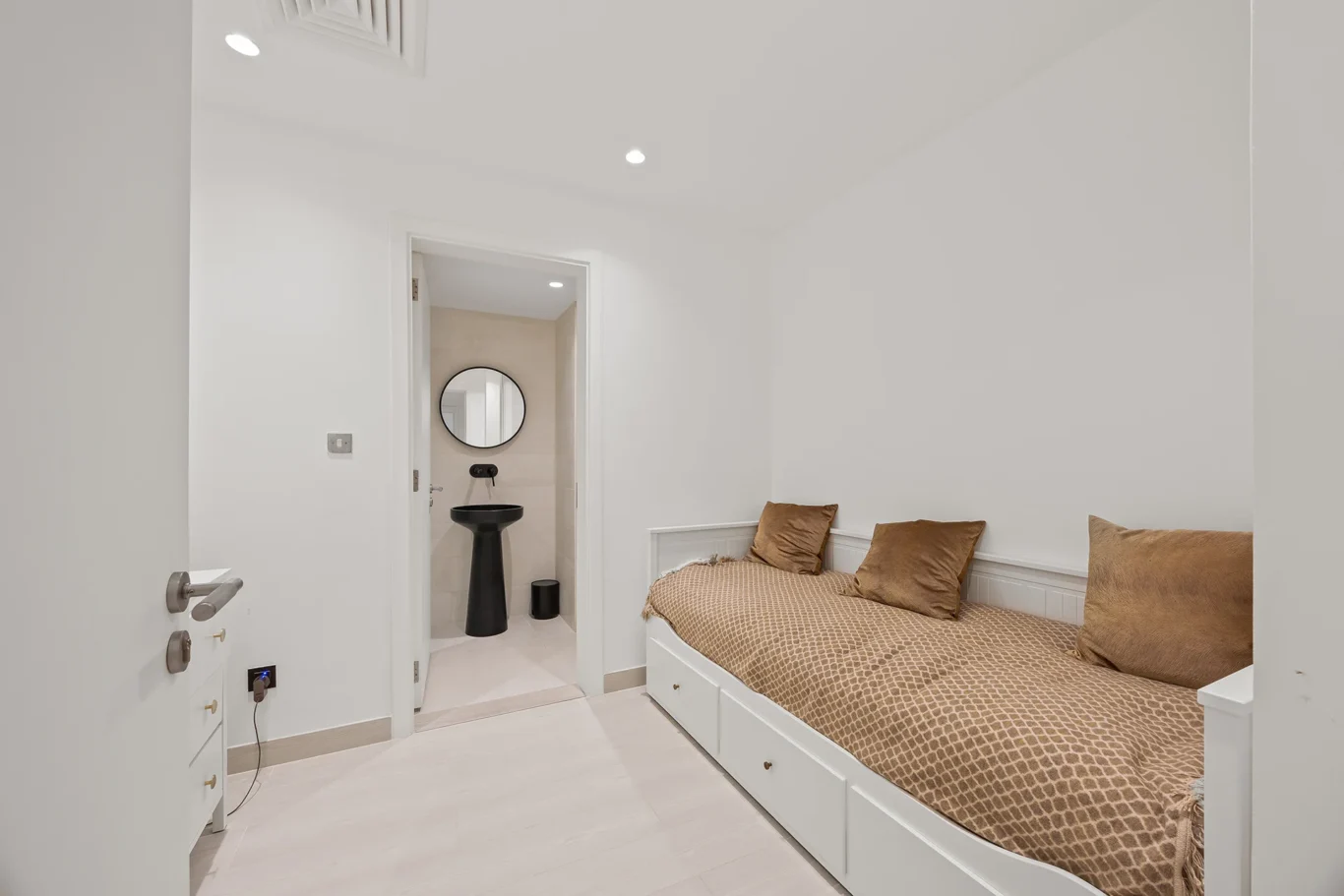 Luxury 2 Bedroom Apartment Photography | Oceana Residence | Masoud Raoufi Photography Services Luxury 2 Bedroom Apartment Photography | Oceana Residence