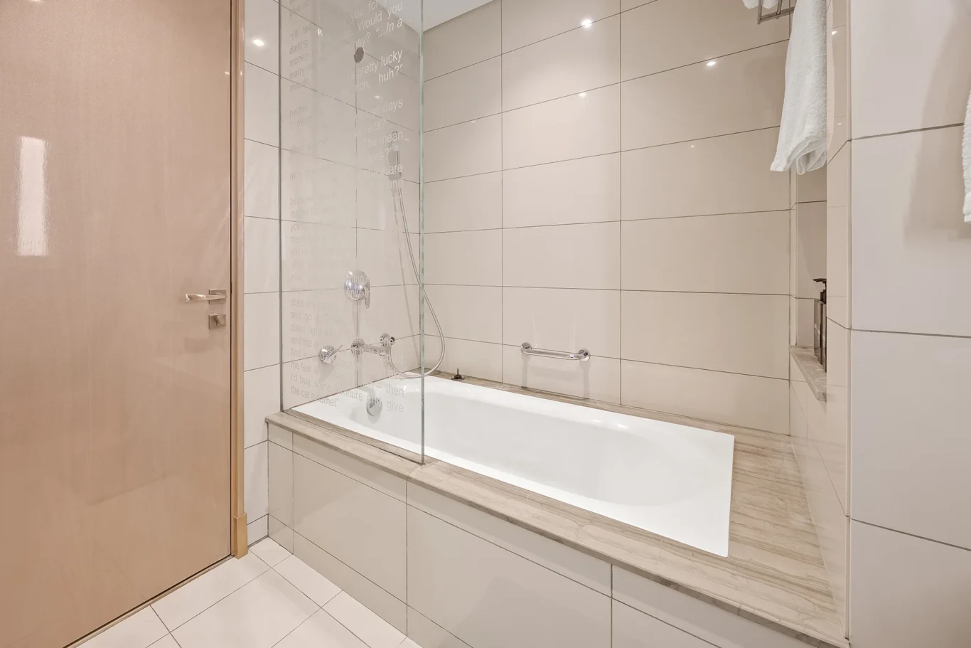 1 Bedroom Airbnb Photoshoot | Damac Paramount Tower | Masoud Raoufi Photography Services 1 Bedroom Airbnb Photoshoot | Damac Paramount Tower