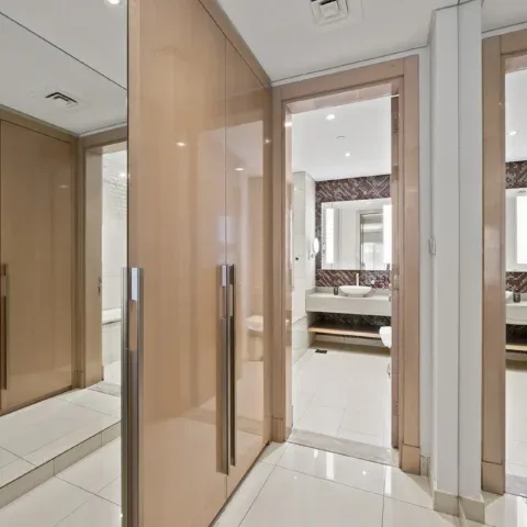 Luxury 1BR in DAMAC Paramount | Elite Escapes