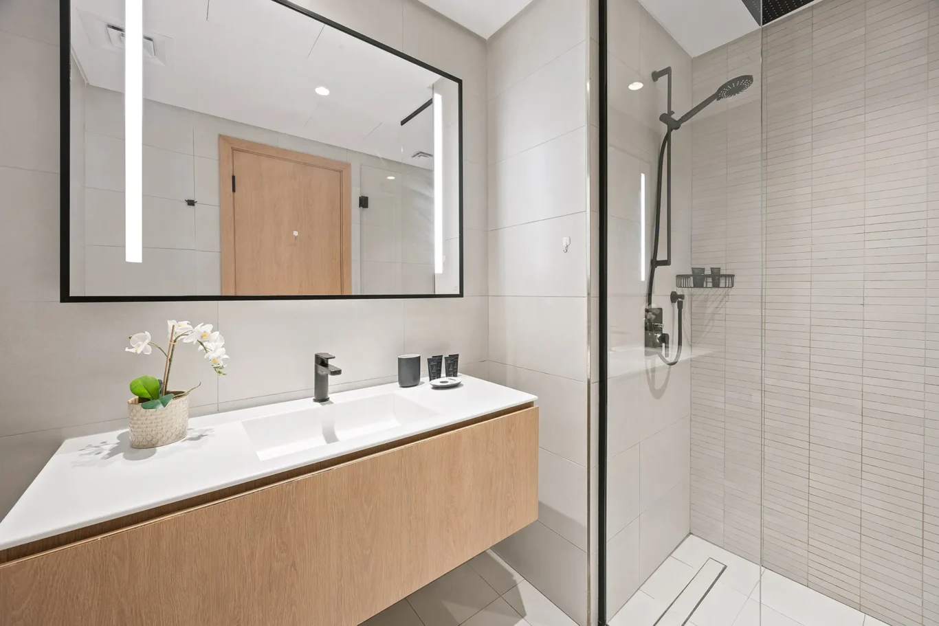 Minimal Studio Unit Photography | Marquise Square Tower | Masoud Raoufi Photography Services Minimal Studio Unit Photography | Marquise Square Tower