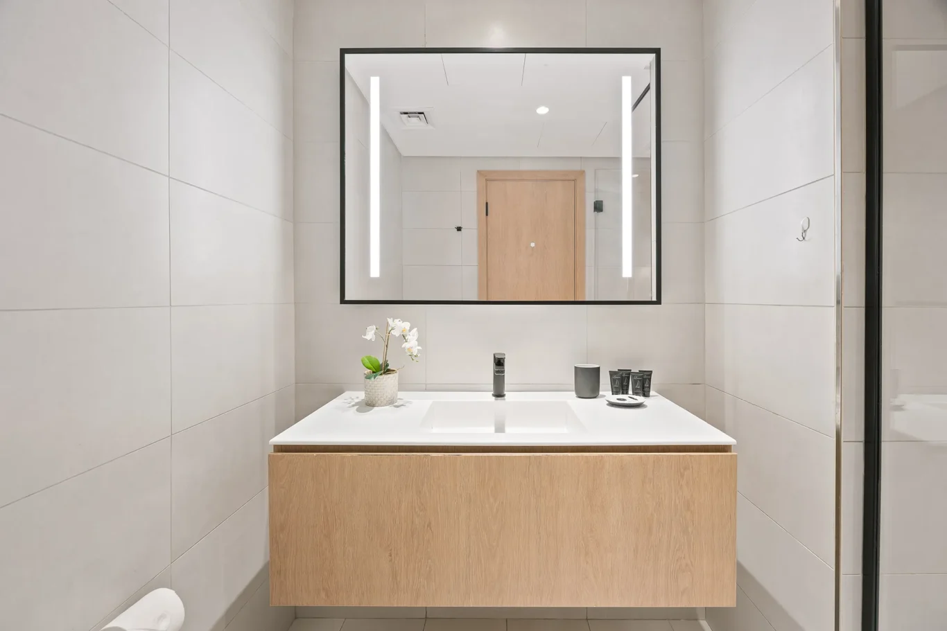 Minimal Studio Unit Photography | Marquise Square Tower | Masoud Raoufi Photography Services Minimal Studio Unit Photography | Marquise Square Tower