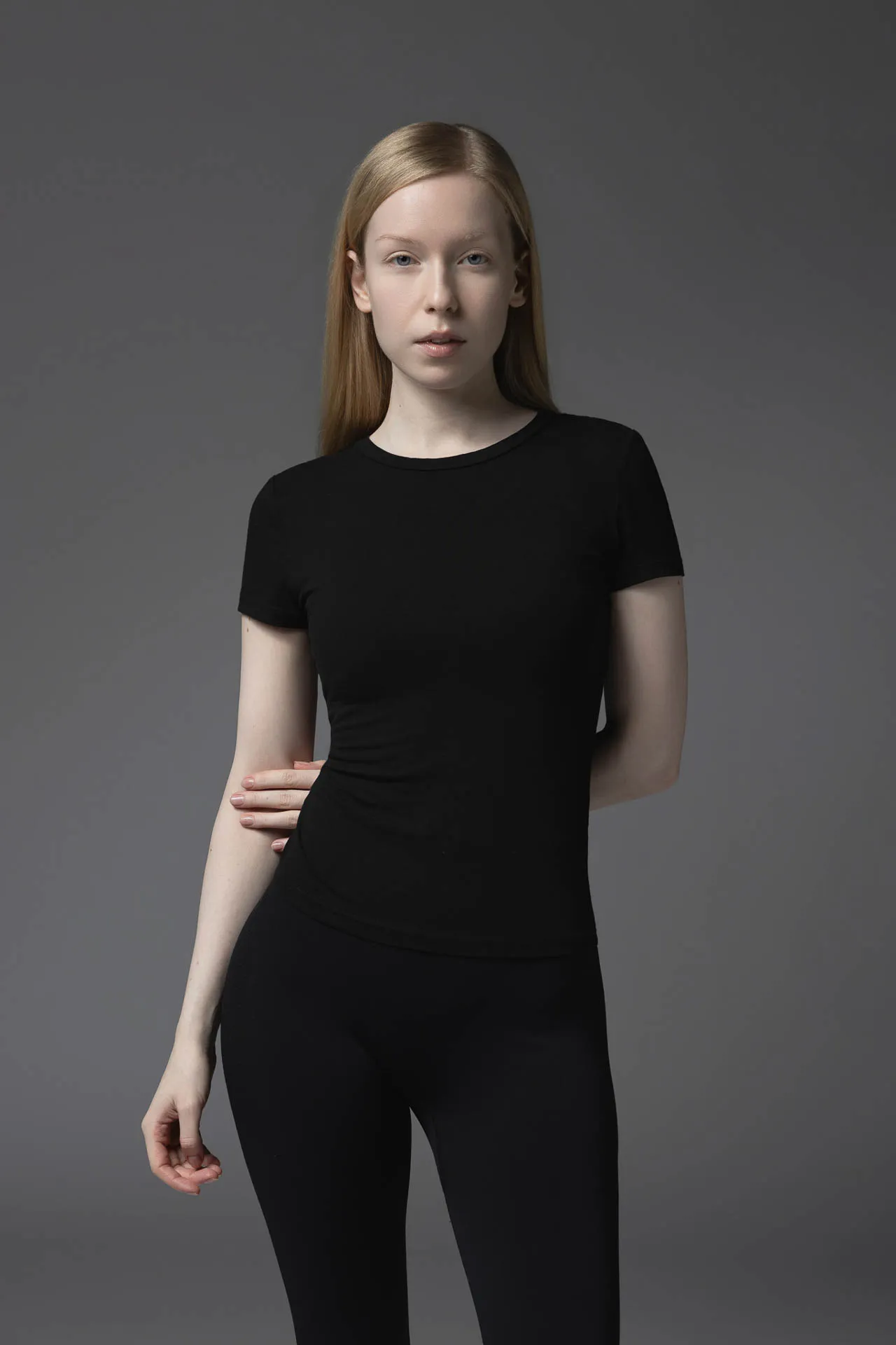 Blonde female model in black tee and leggings on gray backdrop — full-length digitals for agency portfolio Dubai