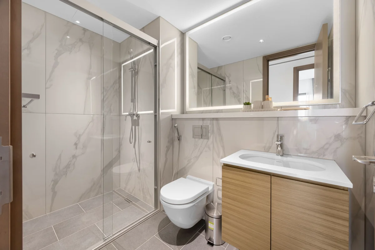Guest bathroom and amenity kit, Airbnb photography at Crest Grande, Sobha Hartland, Dubai