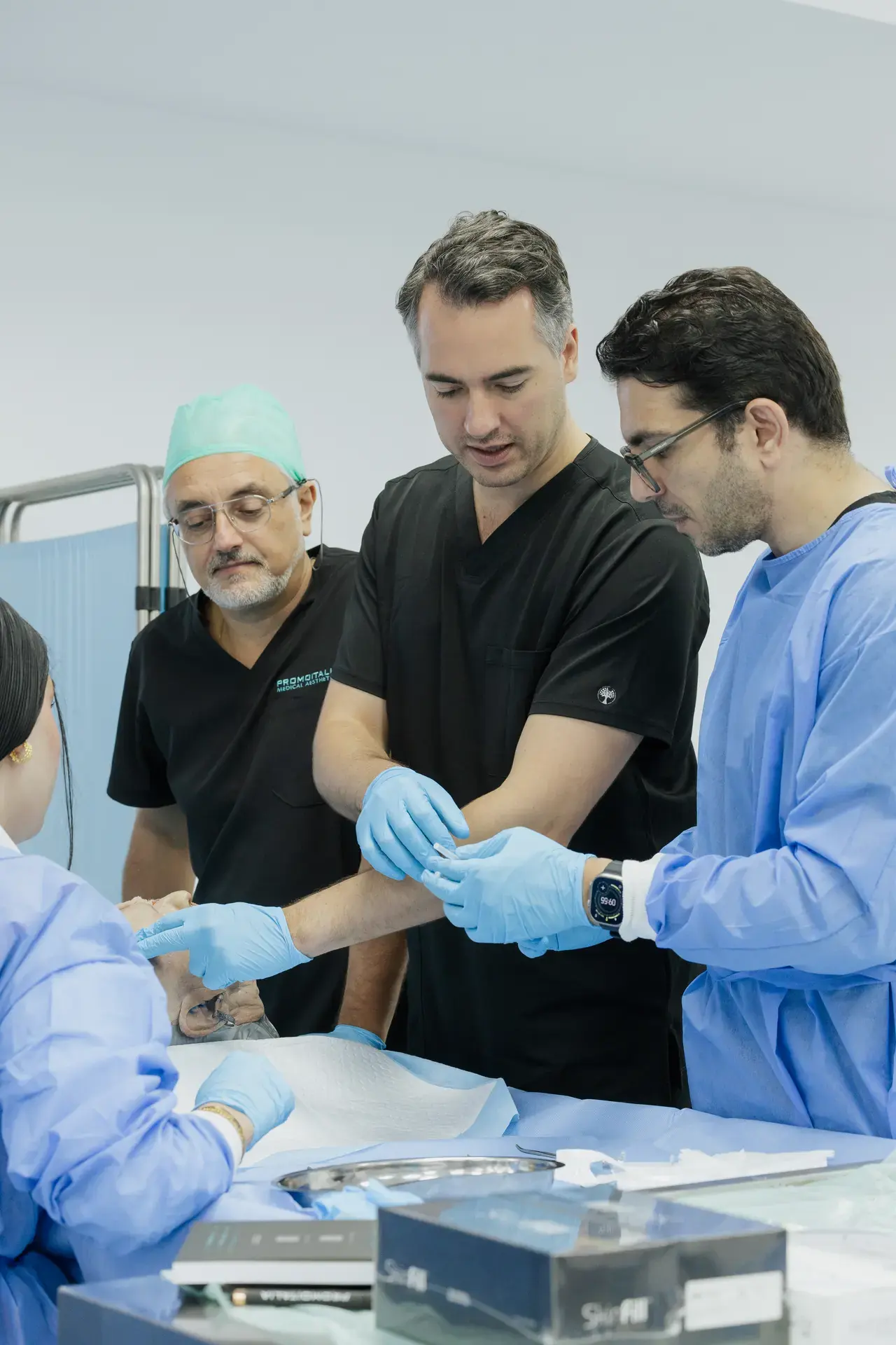 Trainer guiding doctors during a hands-on demonstration. Event photography by MRPS at the Promoitalia Cadaver Lab medical anatomy course in Dubai.