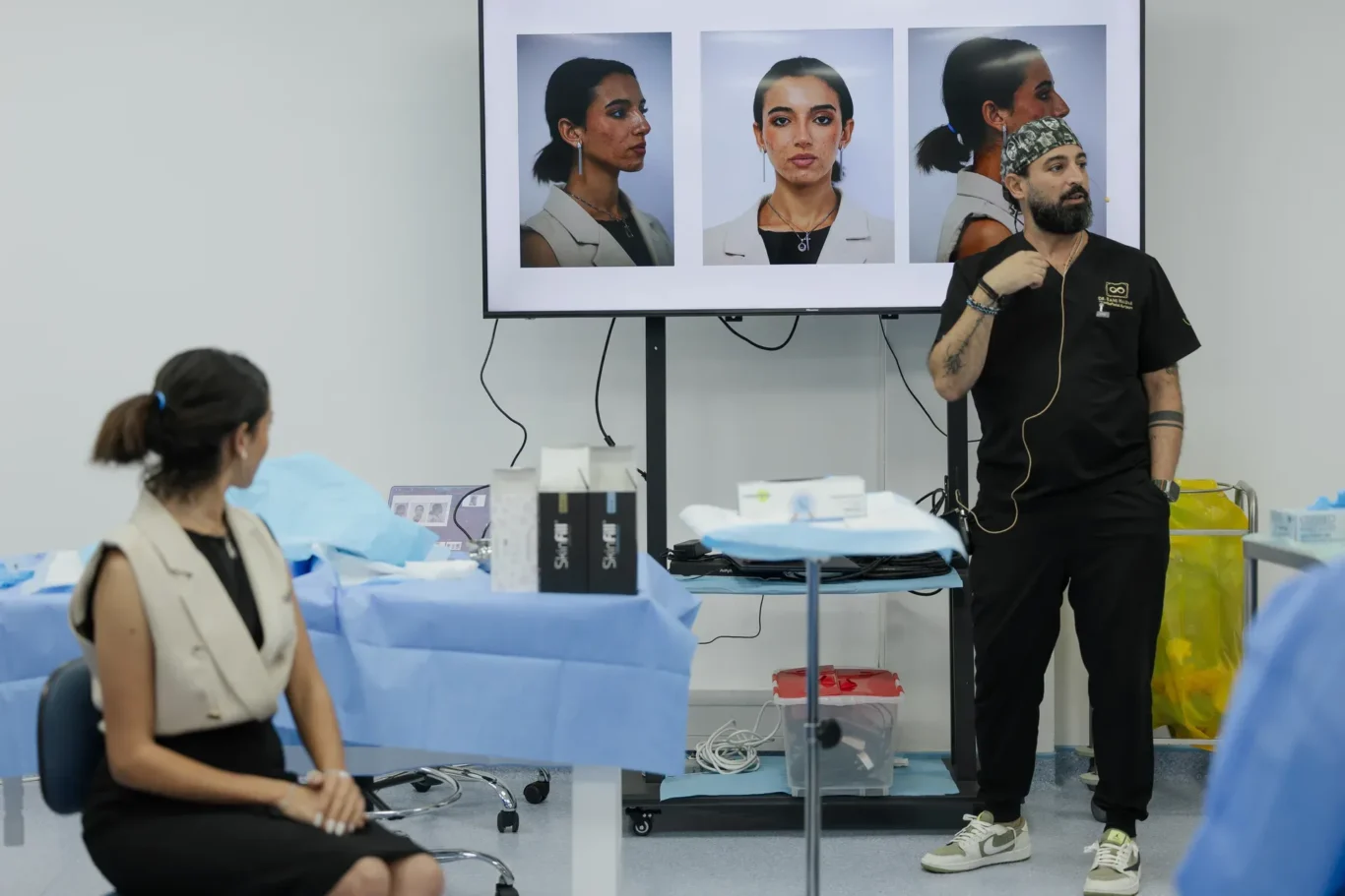 Live facial aesthetics demonstration on a model. Event photography by MRPS at the Promoitalia Cadaver Lab medical anatomy course in Dubai.