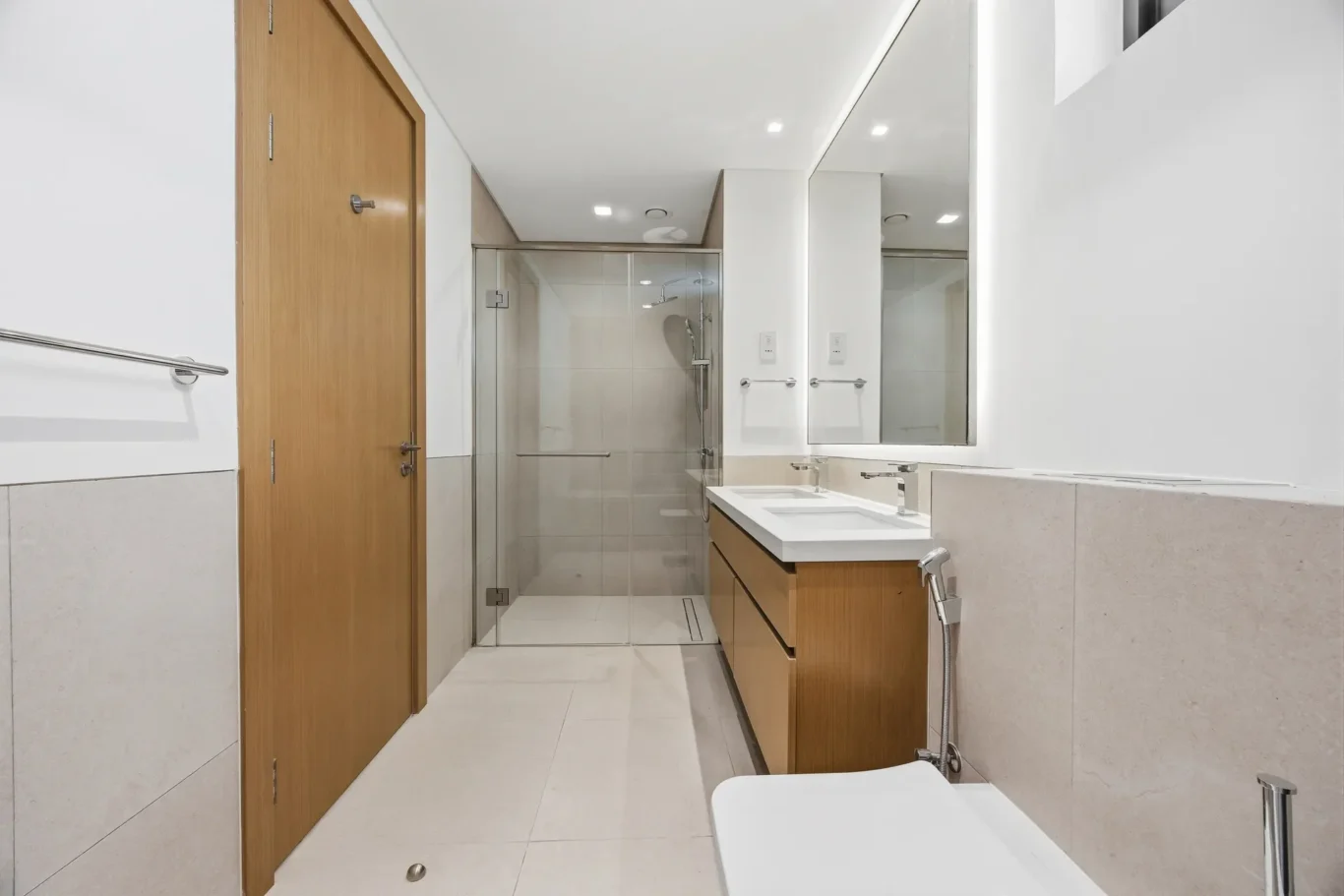 Bathroom with shower and vanity. Villa photography by MRPS in Dubai for ELITE Property Brokerage.